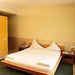 Hotel Central Hotel 2*