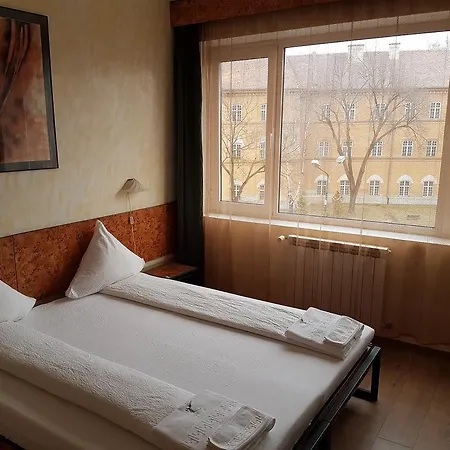 Hotel Central Hotel 2*