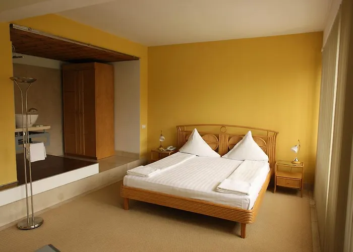 Hotel Central מלון 2*