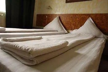 מלון Hotel Central