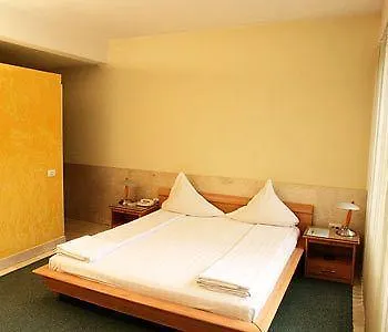 Hotel Central מלון 2*