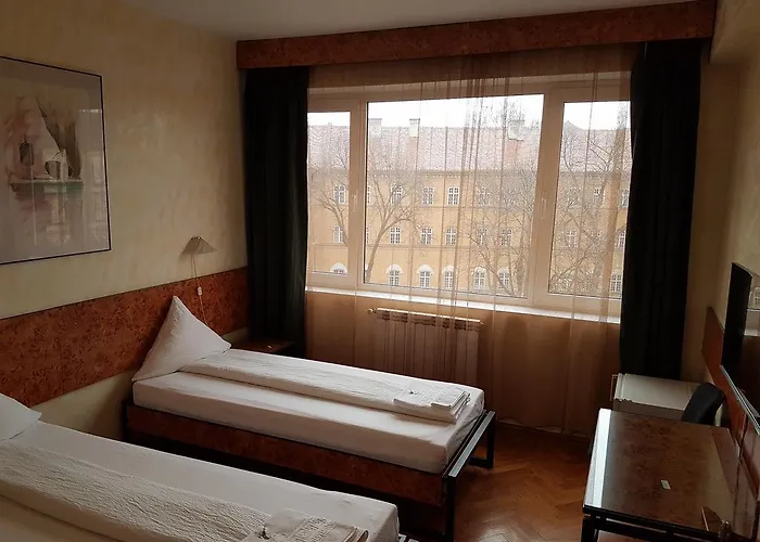 מלון Hotel Central