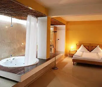 Hotel Central מלון 2*