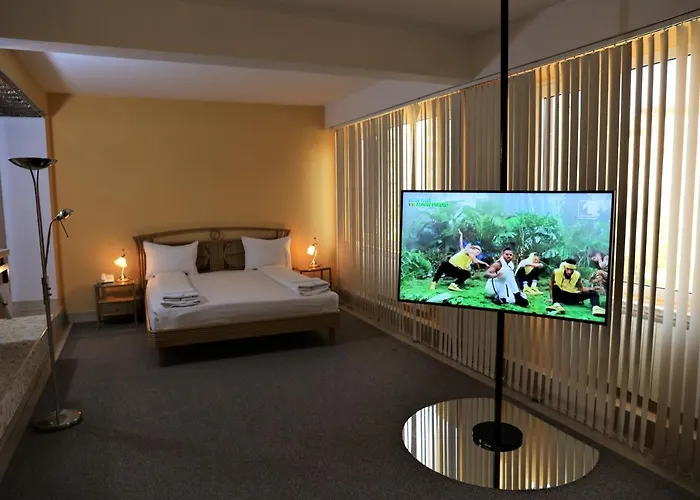 מלון Hotel Central