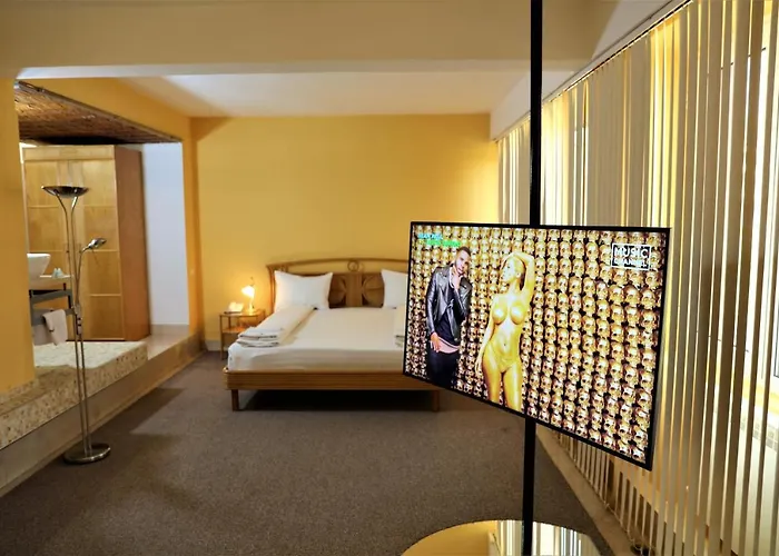 מלון Hotel Central 2*