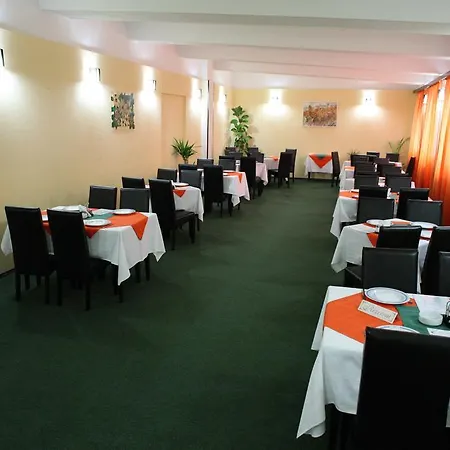 فندق Hotel Central 2*